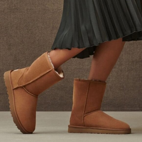 UGG Unisex Kids Classic Short Boots - Picture 7 of 7